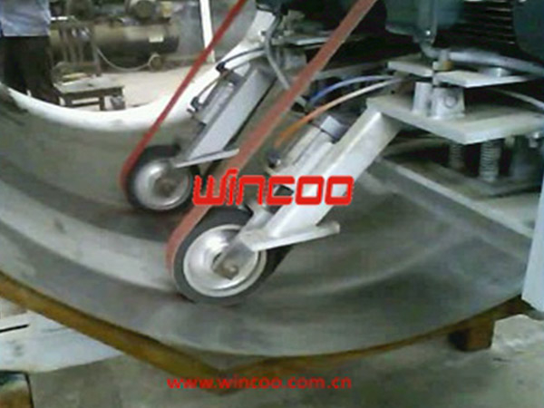 Machines de meulage et de polissage de récipients sous pression