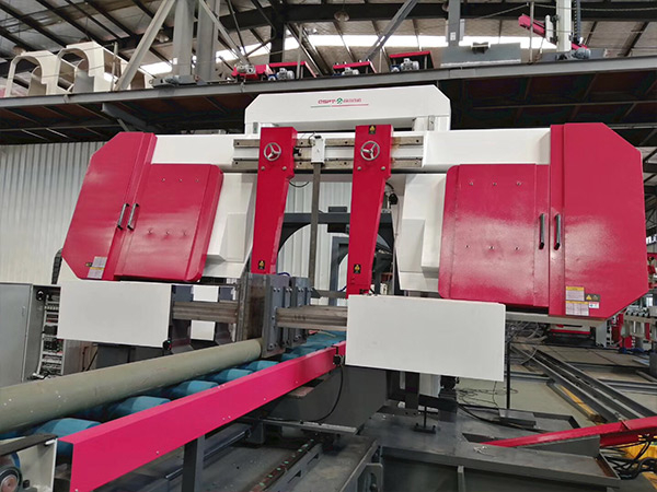 Machine de découpe de scie à ruban pour la fabrication de bobines de tuyaux