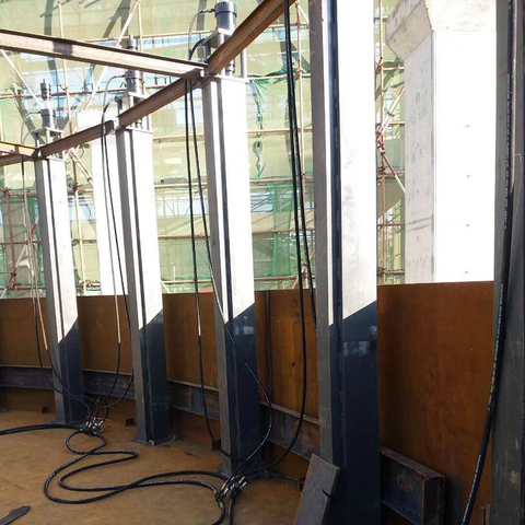 Vérins hydrauliques simples pour la construction de réservoirs GPL