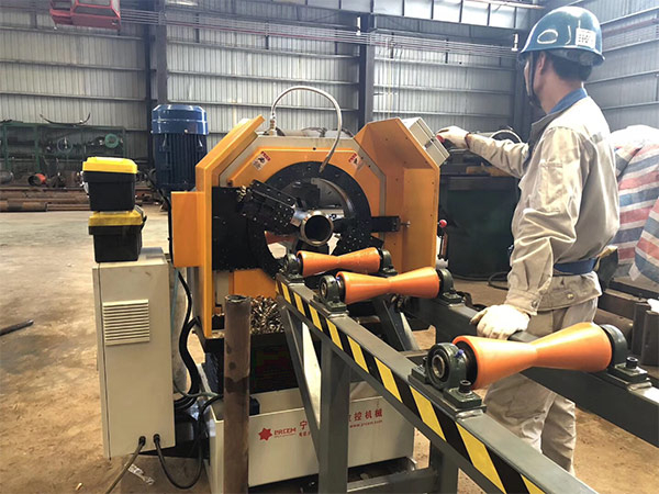 Machine de découpe et de profilage au plasma à flamme CNC