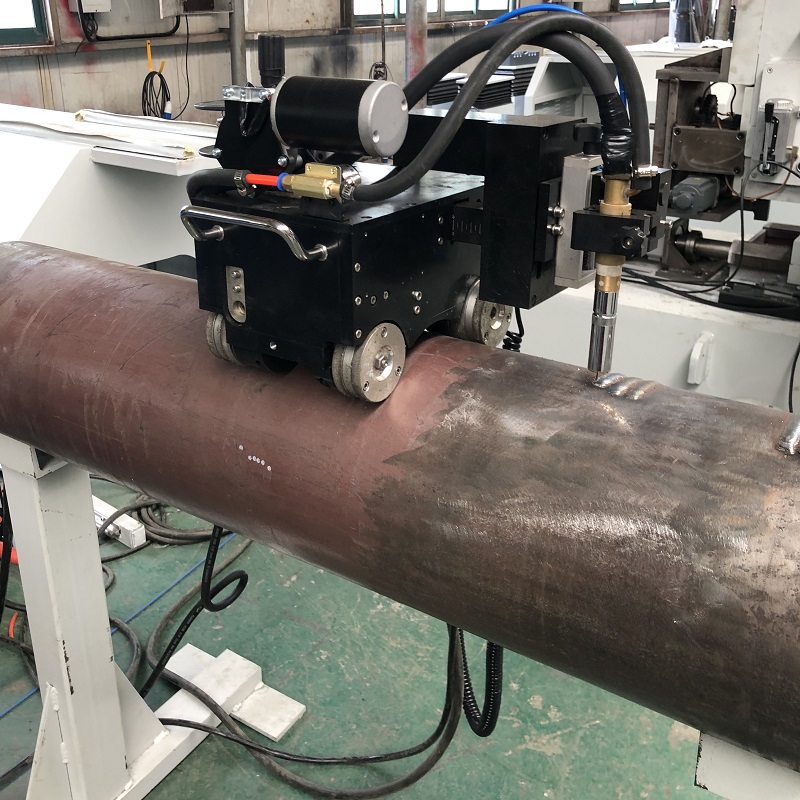 Machine de soudure orbitale de tuyau de type magnétique toutes les positions pour tuyau à tuyau avec laser à fibre