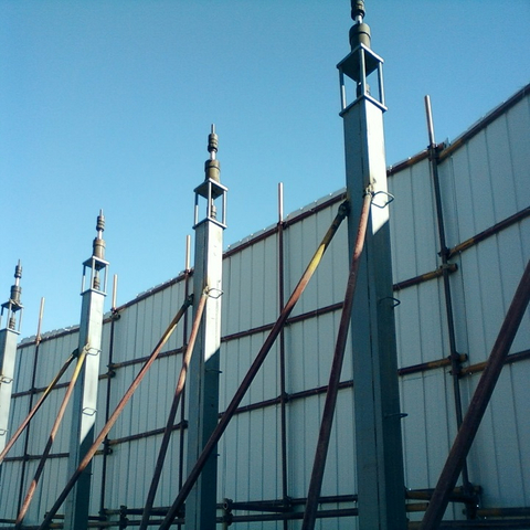 Système de levage hydraulique stable et simple pour la construction de réservoirs