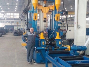 Poste de travail combiné à poutre en H pour le soudage et le redressage d'assemblage